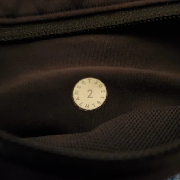 Lululemon Speed Up Short 2.5 Size 2 - Picture 8 of 11